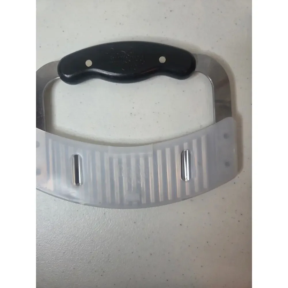 Pampered Chef Crinkle Cutter 1063 Vegetable Fruit Cheese Wavy Cutter&Cover Large